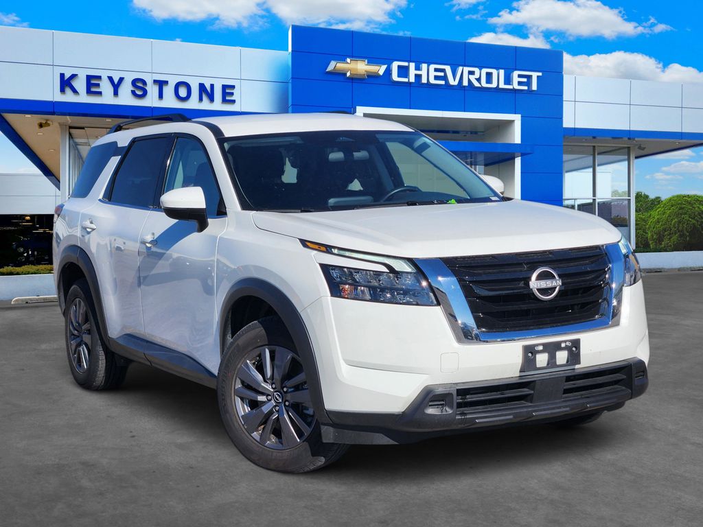 2025 Nissan Pathfinder SV's photo