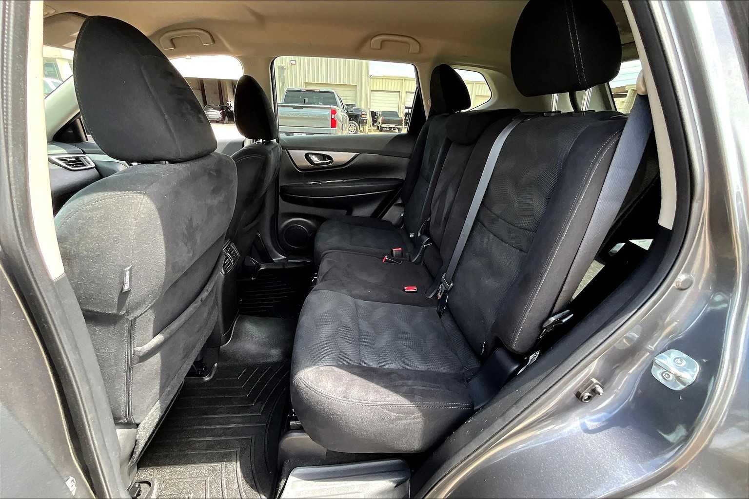 2016 Nissan Rogue SV photo 15