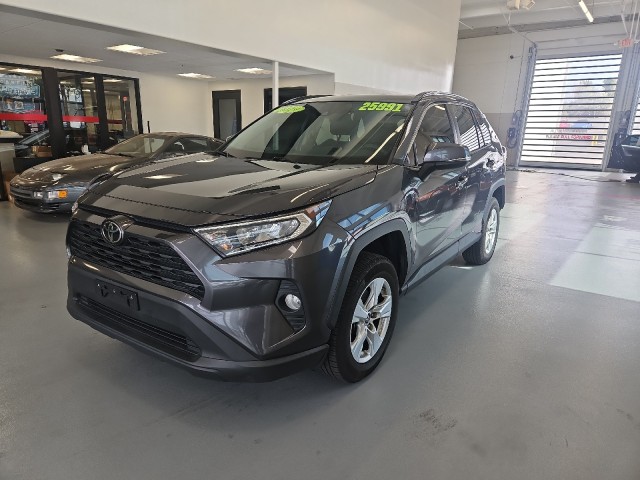 Used 2019 GRAY Toyota XLE image 2