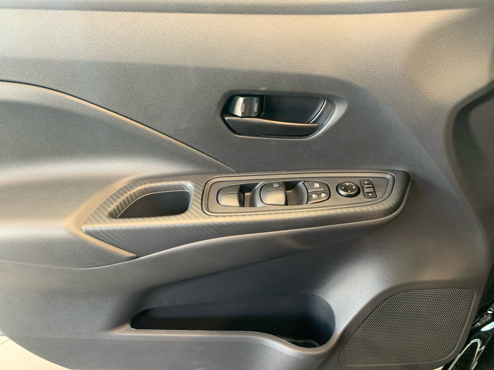 2025 Nissan Versa S photo 20