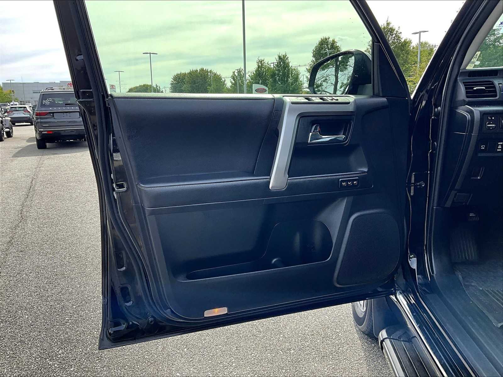 2023 Toyota 4Runner Limited photo 9