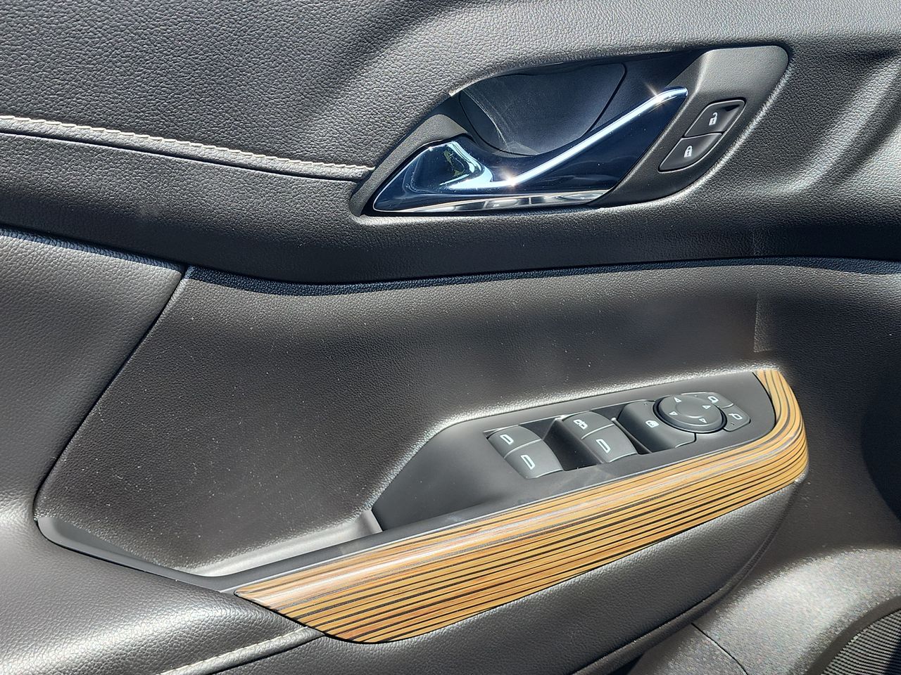 2023 Gmc Acadia SLE photo 13