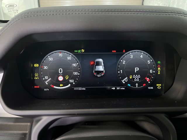 2025 Land Rover Defender 110 S photo 17