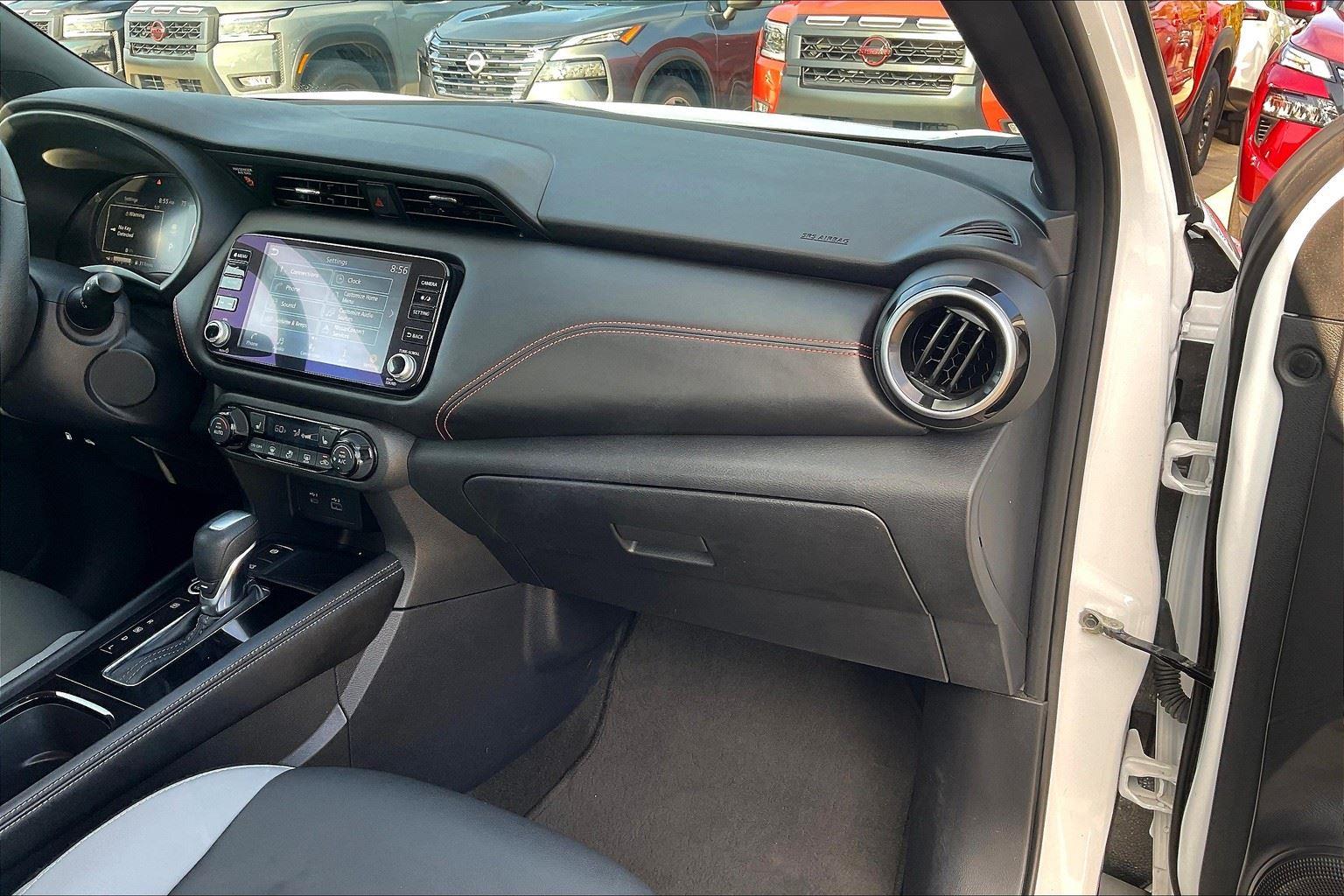 2023 Nissan Kicks SR photo 17