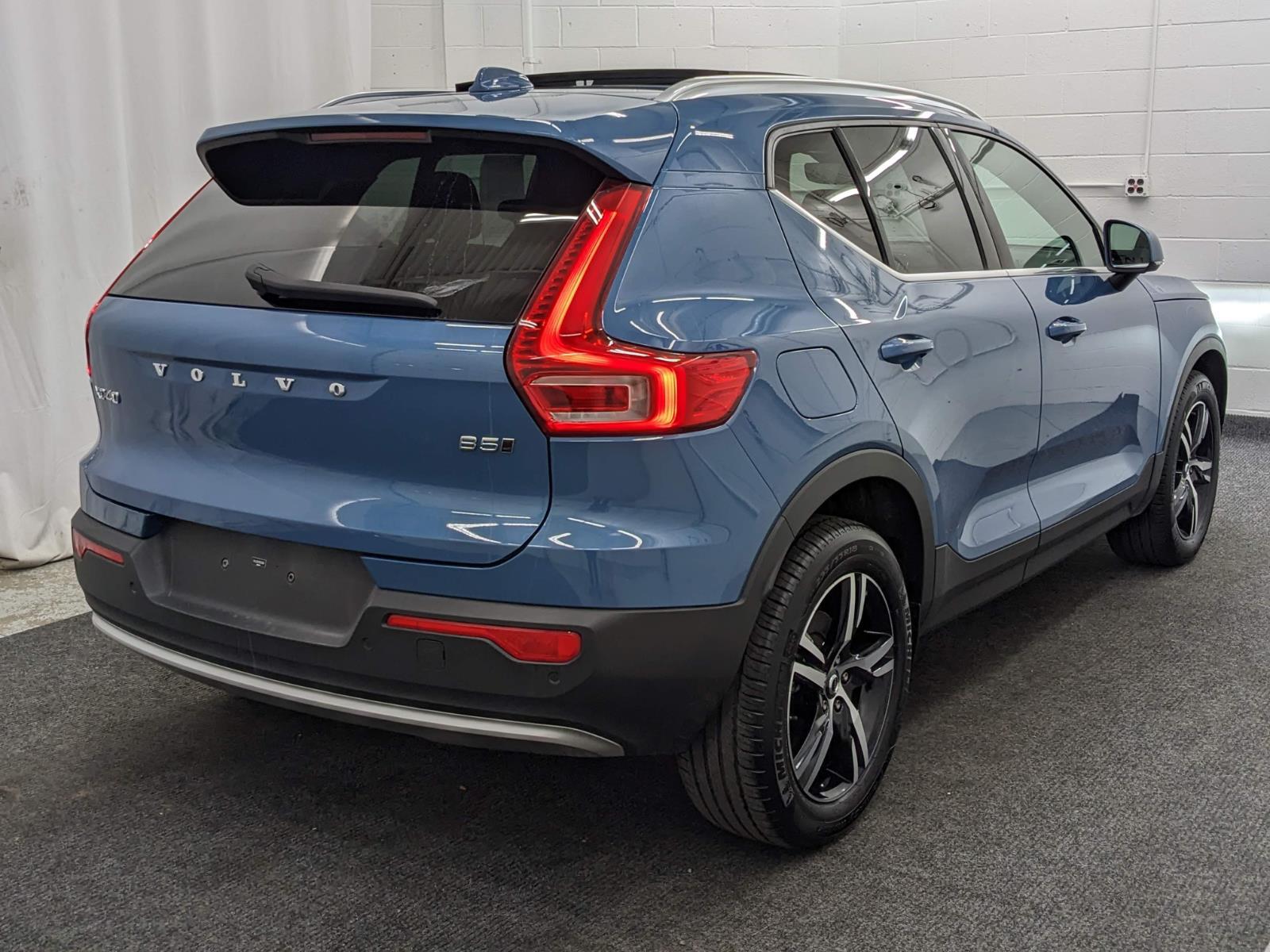 2024 Volvo XC40 Core photo 2