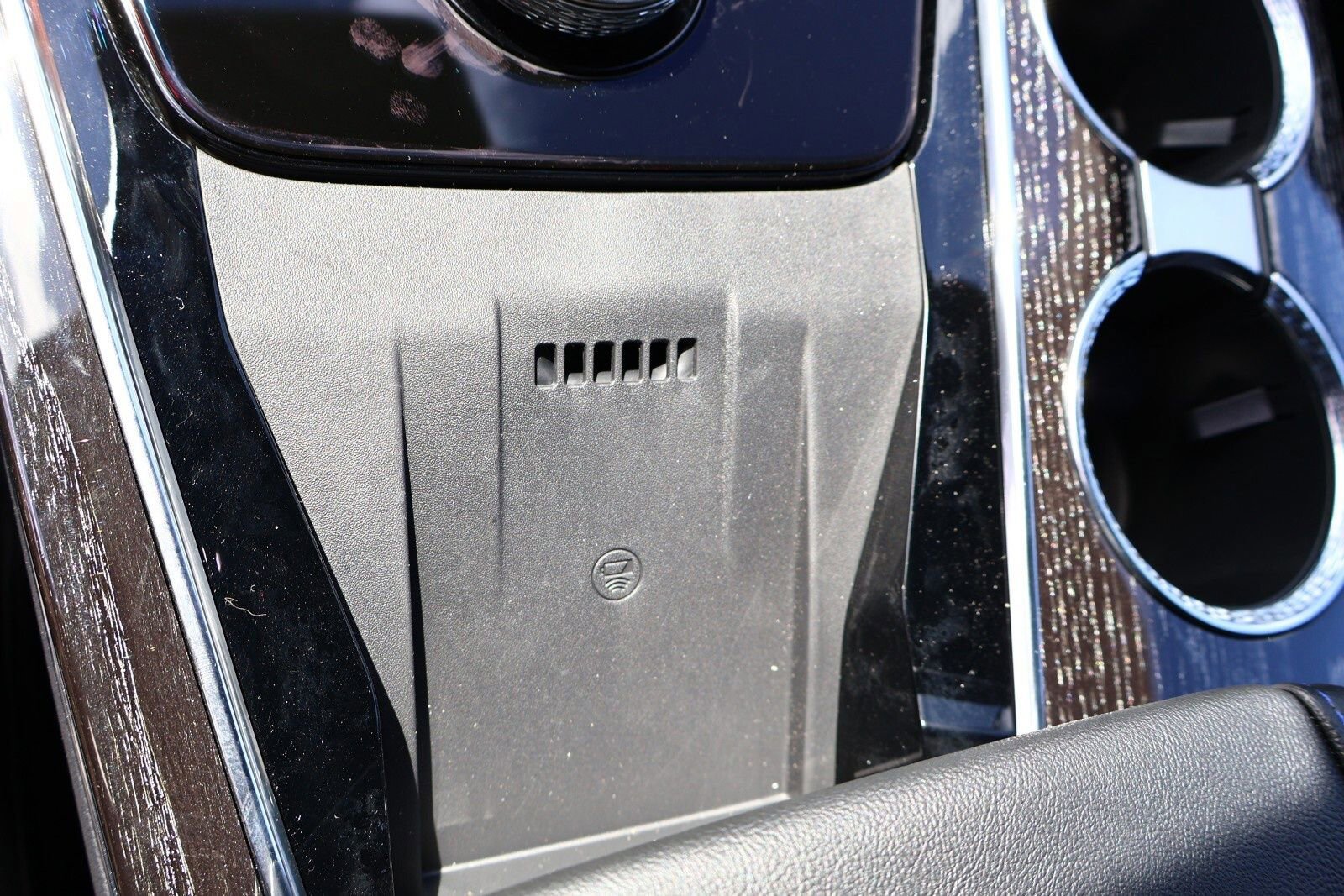 2025 Cadillac Escalade IQ Sport photo 2