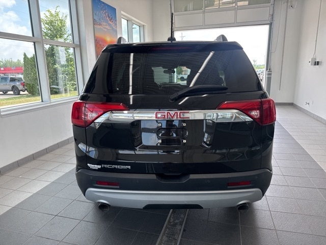 2017 Gmc Acadia SLT photo 2