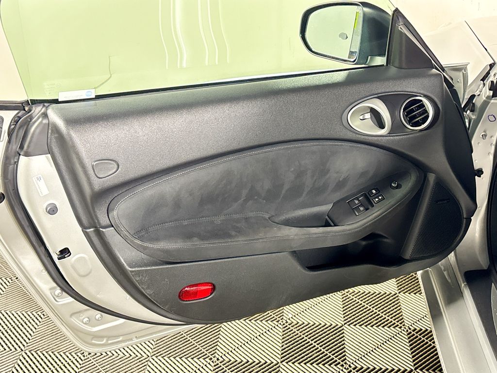 2011 Nissan 370Z Touring photo 10