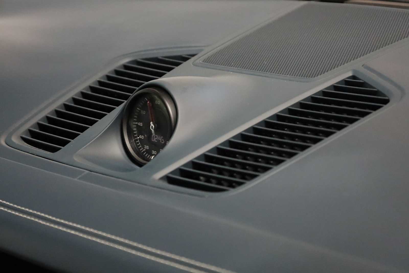 2023 Porsche Cayenne Coupe photo 21