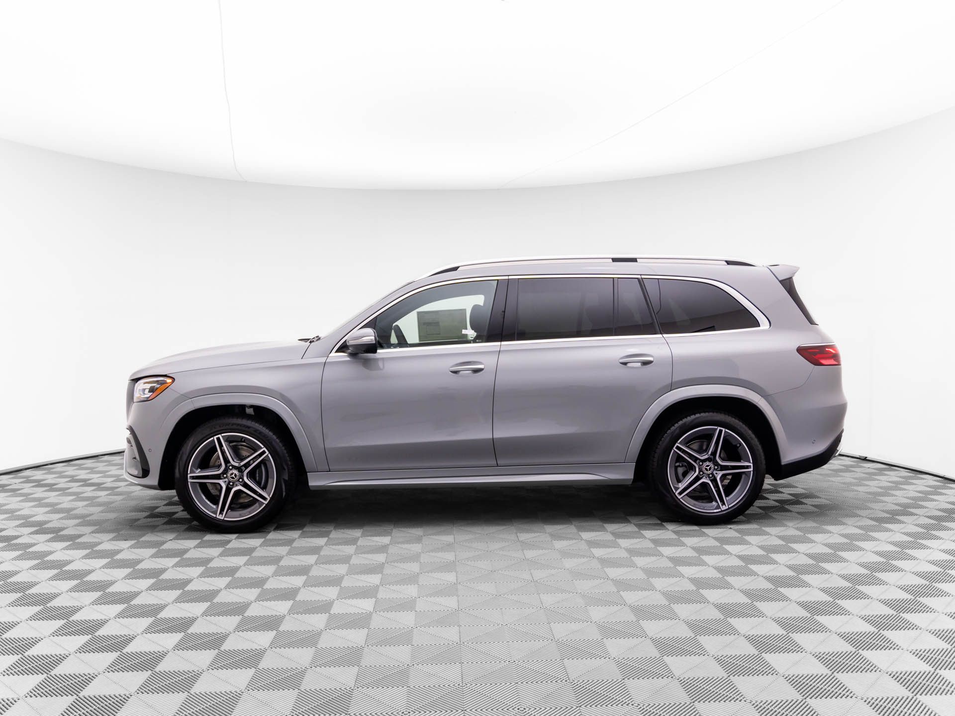 2025 Mercedes Benz GLS 450 4MATIC photo 25
