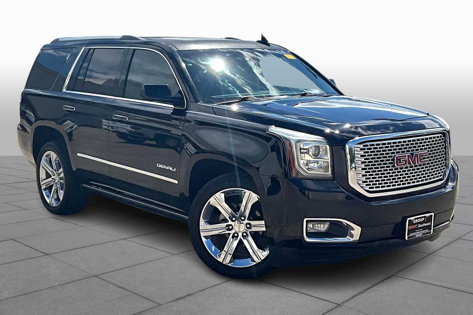 2017 Gmc Yukon Denali photo 2