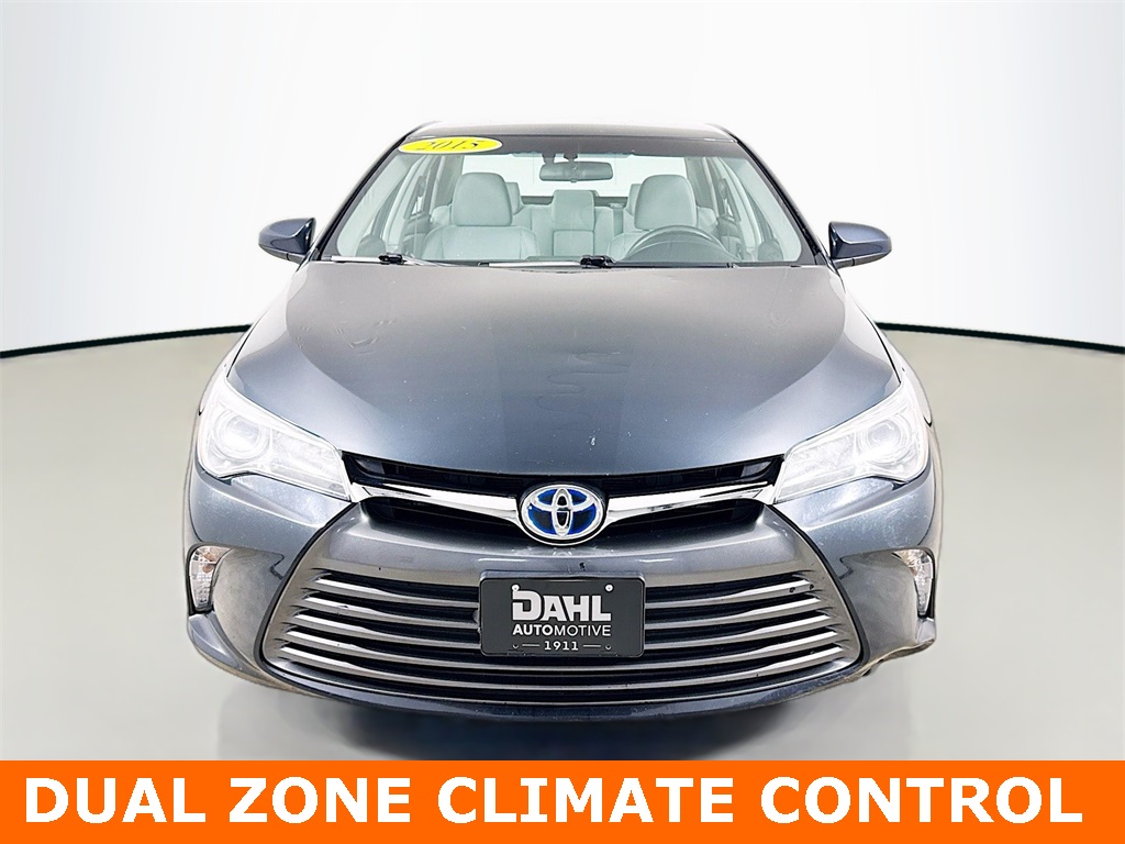 2015 Toyota Camry Hybrid LE photo 2