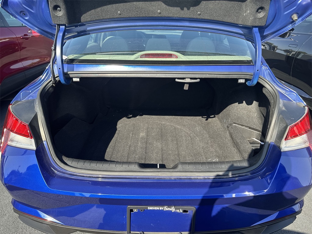 2022 Hyundai Elantra SEL photo 27