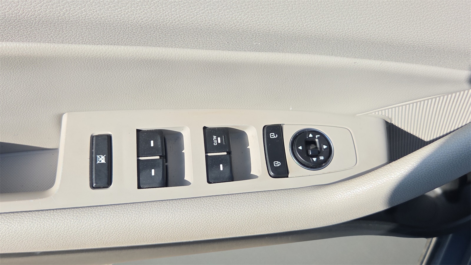 2016 Hyundai Sonata Hybrid SE photo 23