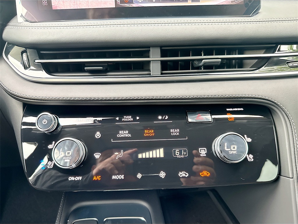 2026 Infiniti QX60 Luxe photo 16