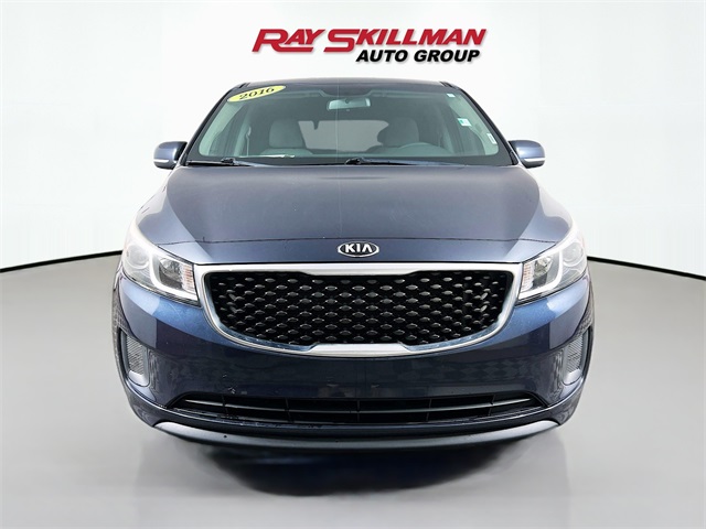 2016 Kia Sedona LX photo 2