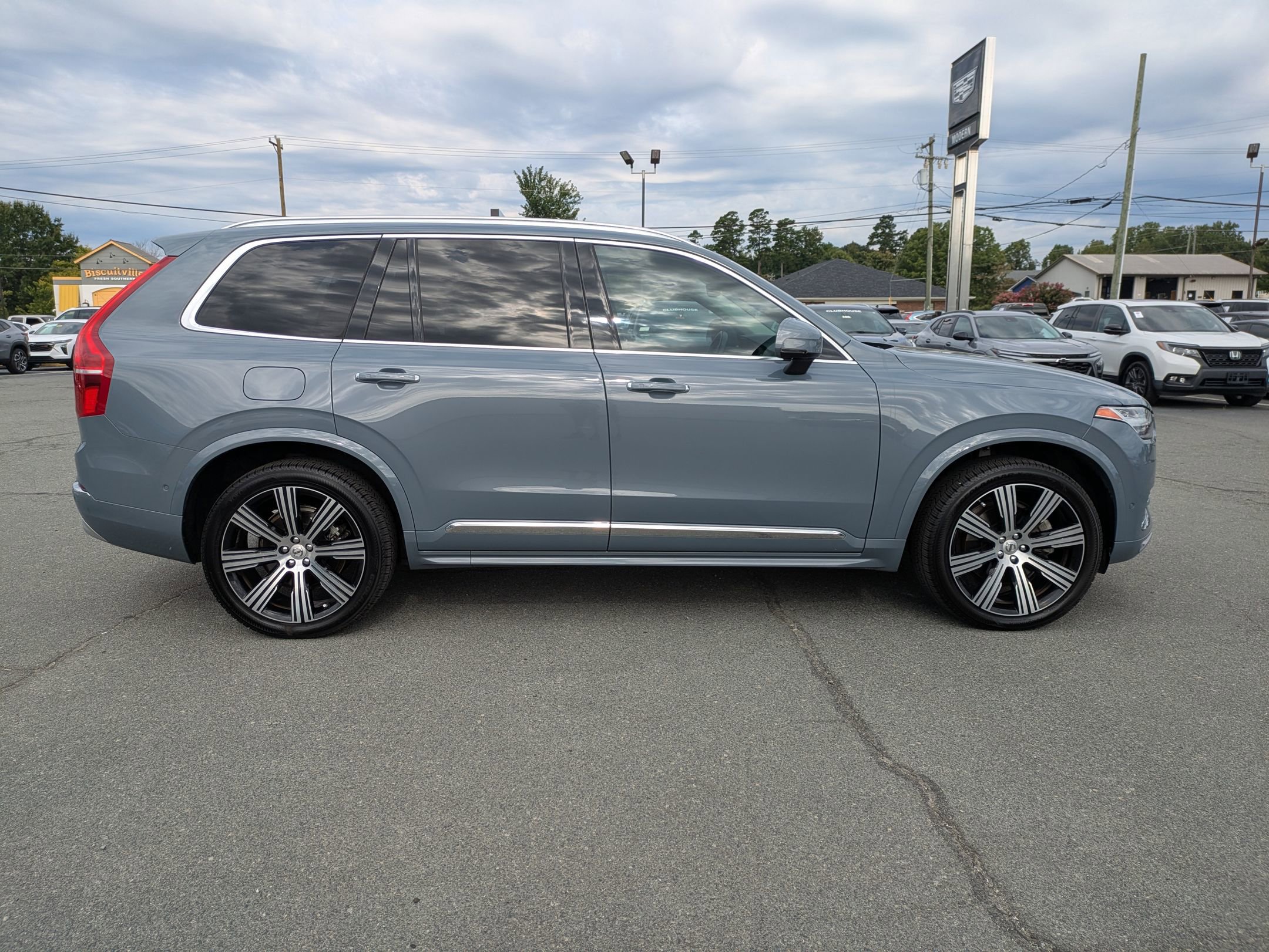 2022 Volvo XC90 Inscription AWD photo 2