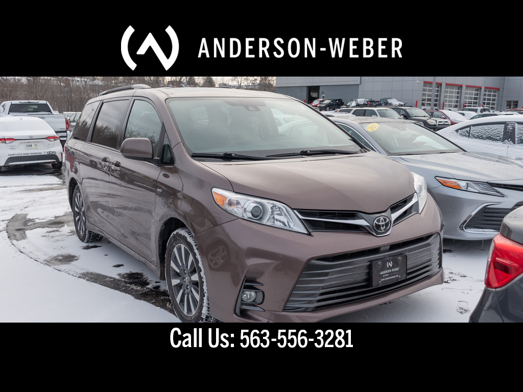 2019 Toyota Sienna XLE Premium's photo
