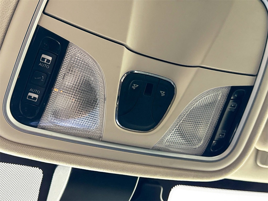 2015 Chrysler 200 C photo 34