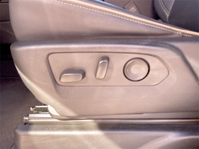 2023 Gmc Yukon SLT photo 4