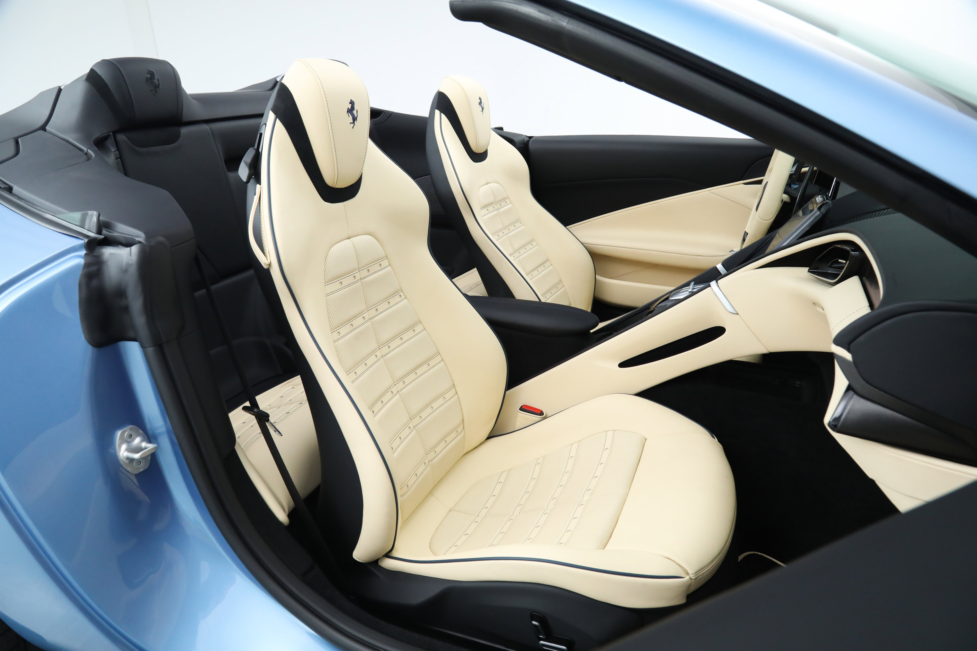 2025 Ferrari Roma Spider photo 21