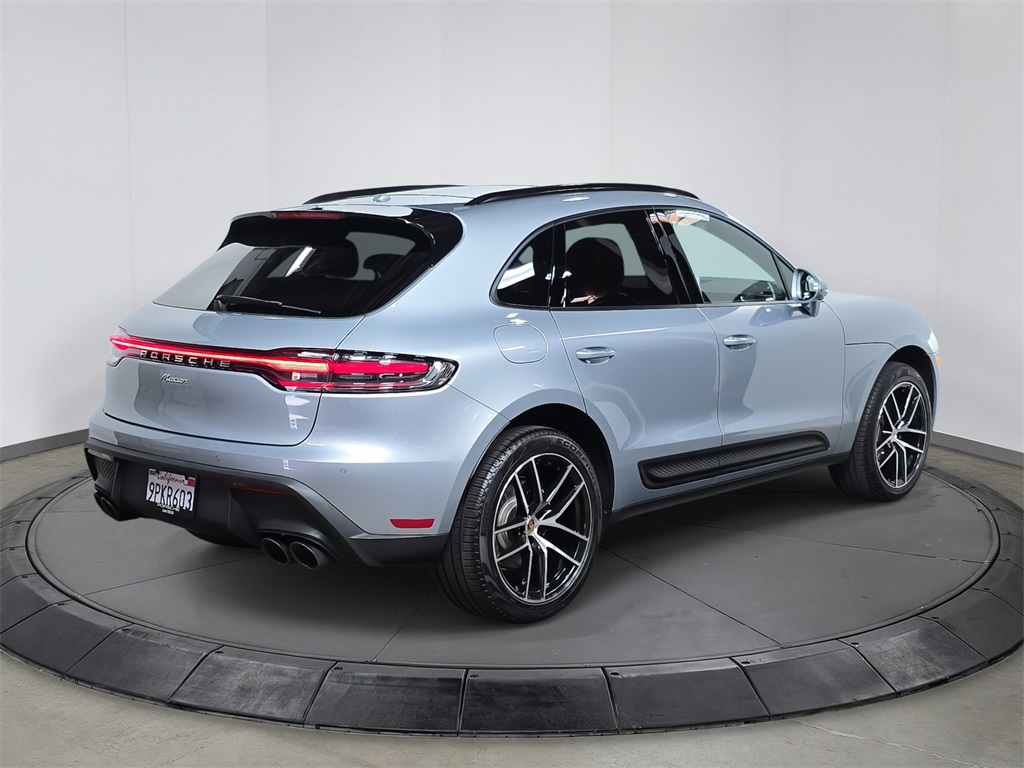 2024 Porsche Macan T photo 6