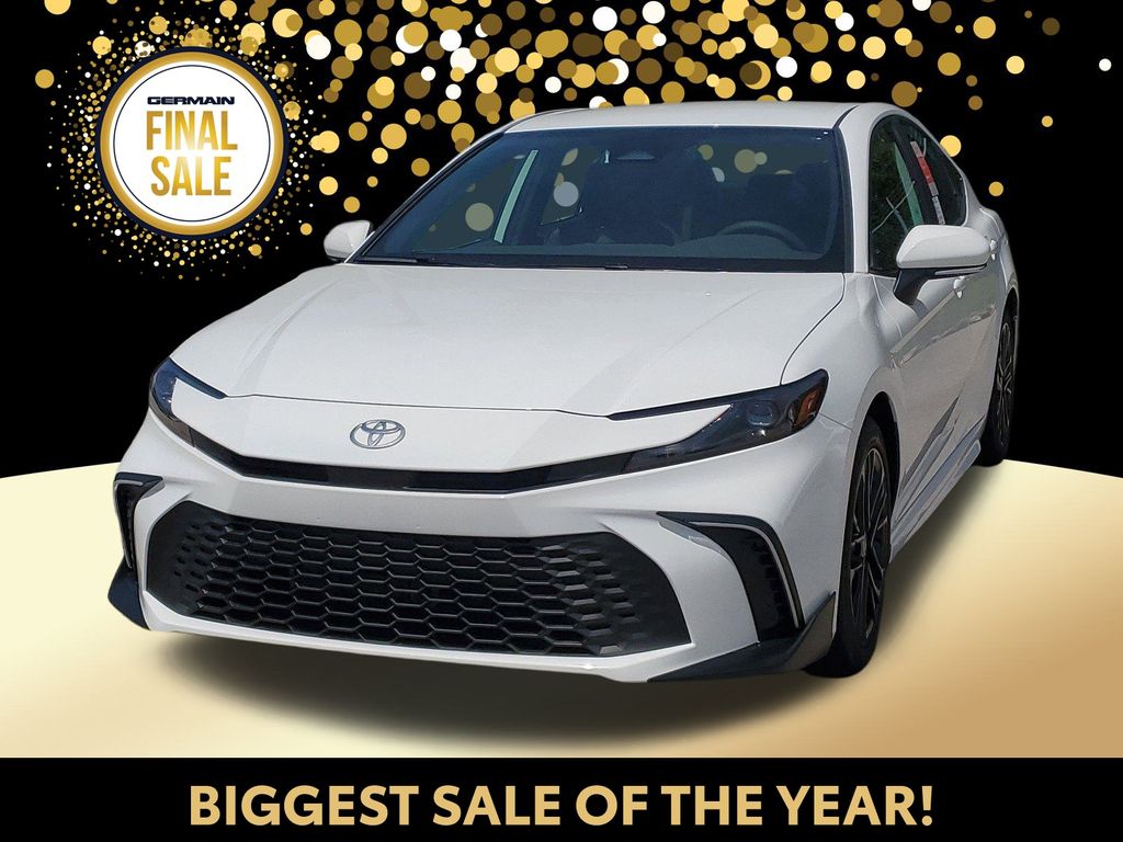 2025 Toyota Camry SE's photo