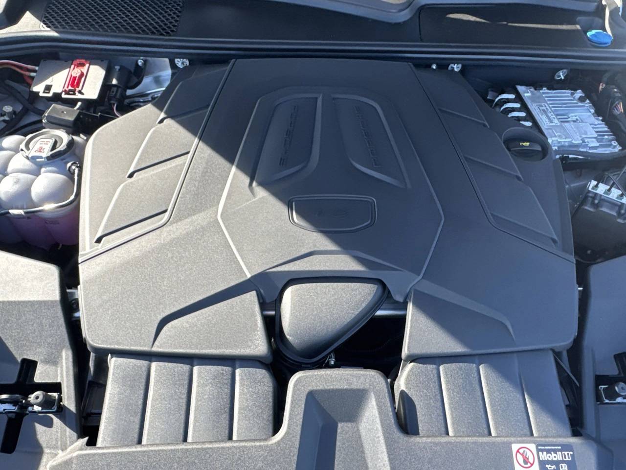 2025 Porsche Cayenne Base photo 19