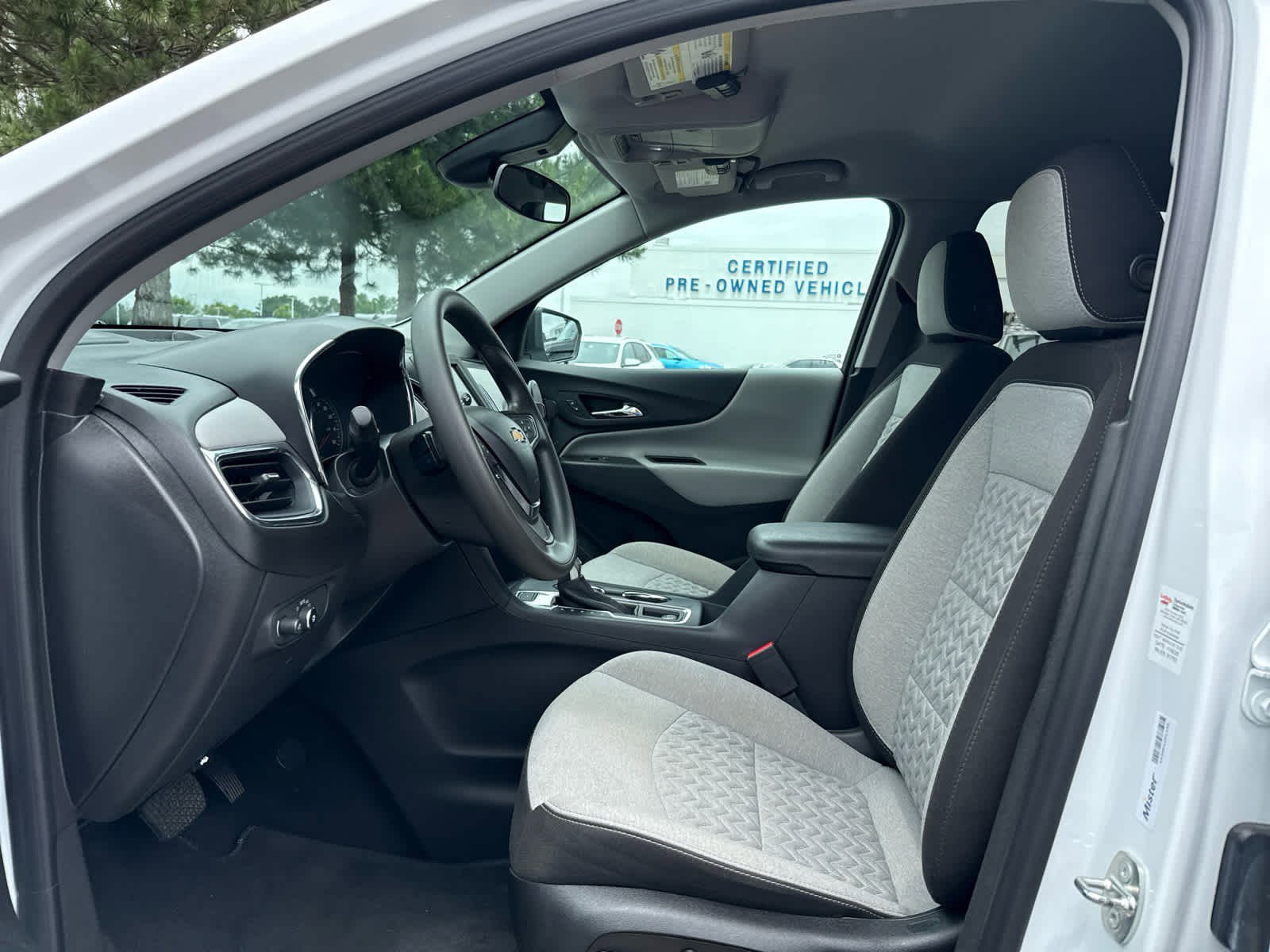 2023 Chevrolet Equinox LS photo 4