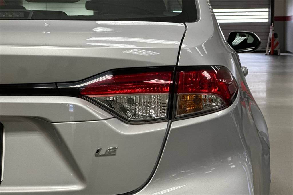 2023 Toyota Corolla LE photo 23