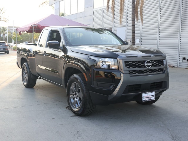 2025 Nissan Frontier King Cab SV photo 2