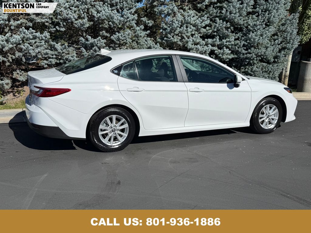2025 Toyota Camry LE photo 9