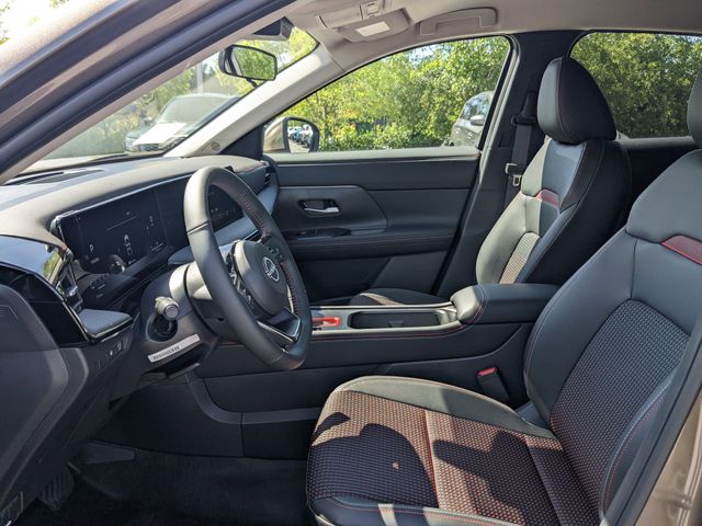 2025 Nissan Kicks SR photo 15