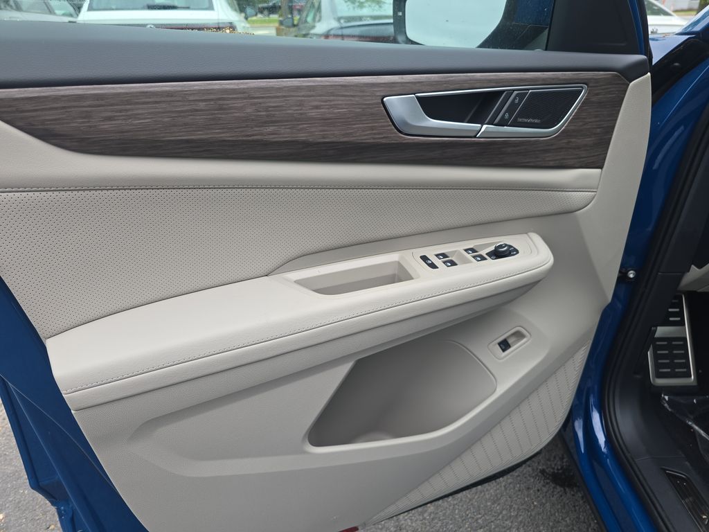 2025 Volkswagen Atlas SEL Premium R-Line photo 4