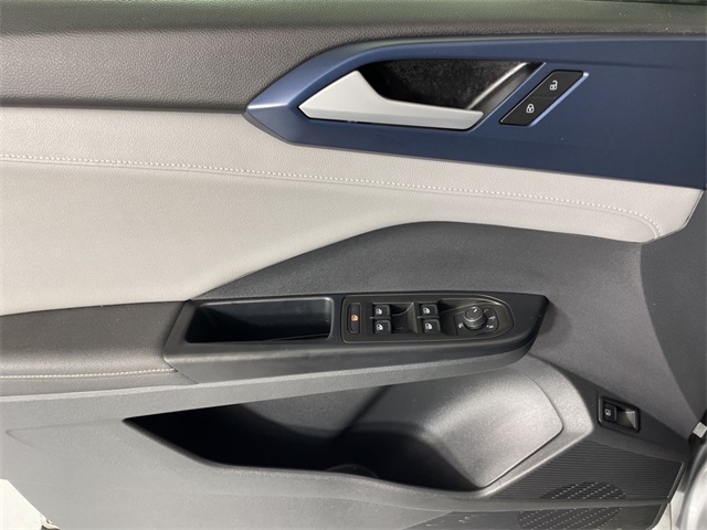 2024 Volkswagen Taos SE photo 13