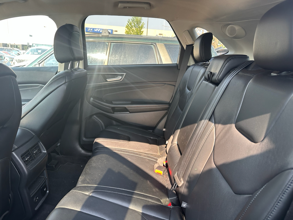 2022 Ford Edge Titanium photo 3