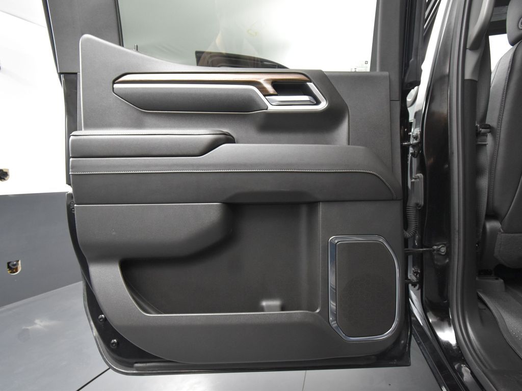 2025 Chevrolet Silverado 1500 RST photo 31