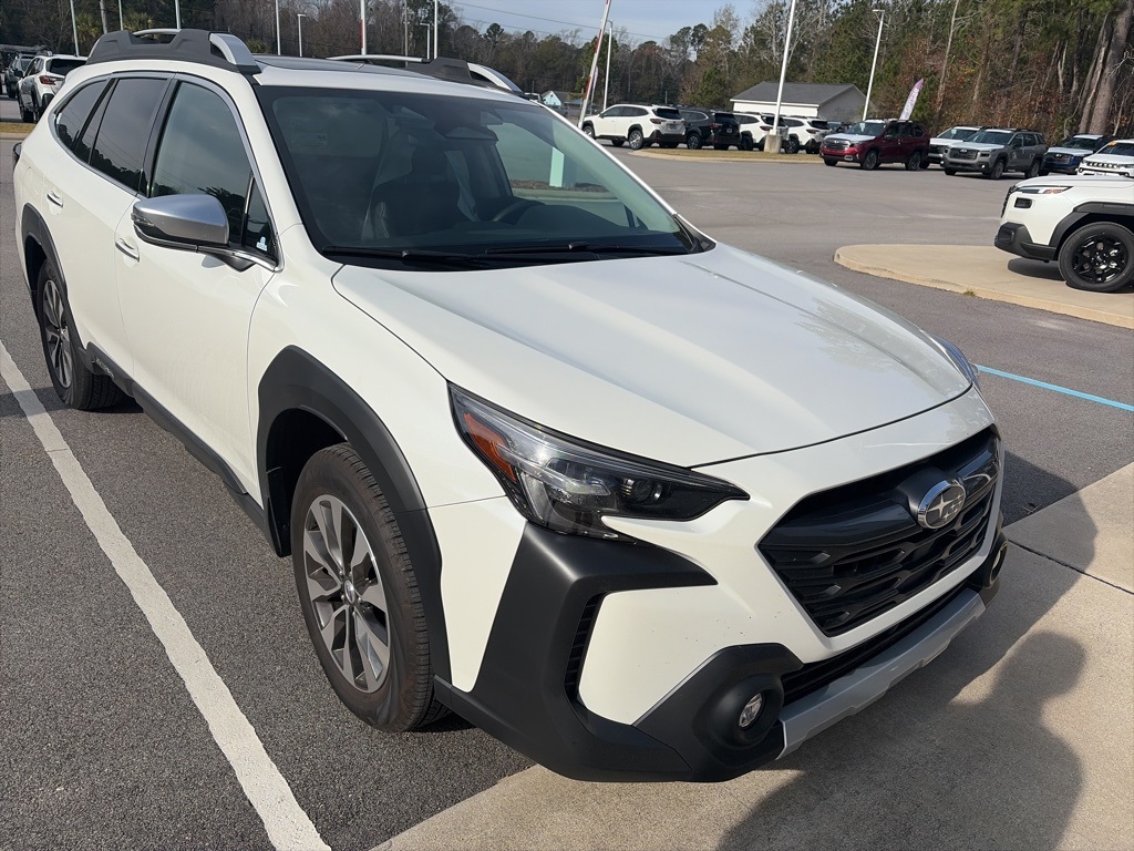 2025 Subaru Outback Touring's photo