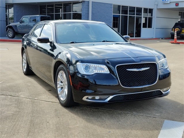 PRE-OWNED 2021 CHRYSLER 300 TOURING