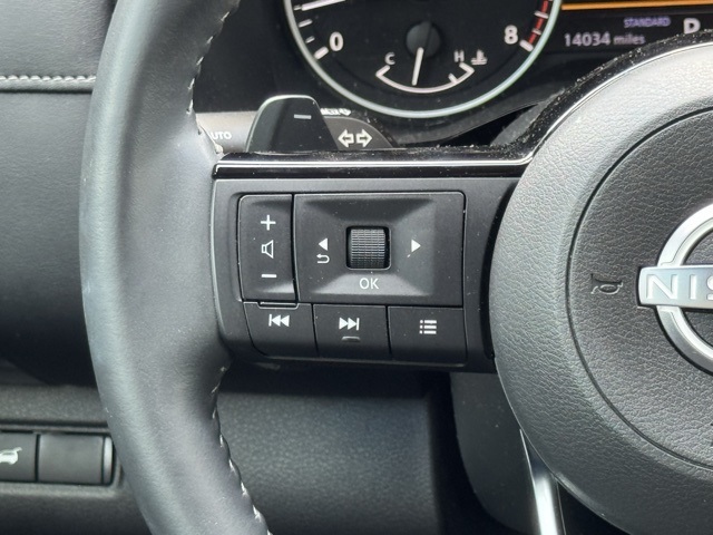 2024 Nissan Pathfinder SL photo 17