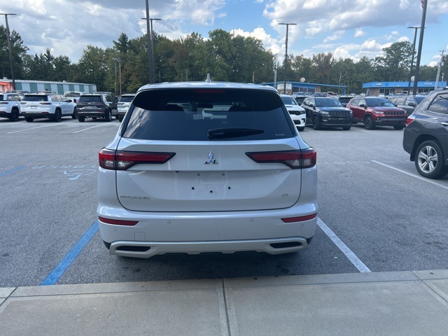 2024 Mitsubishi Outlander SE photo 4