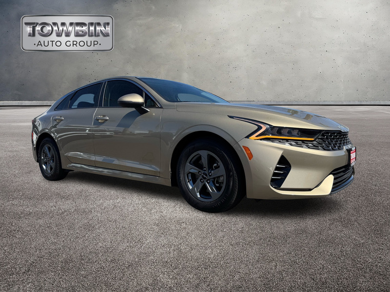 2022 Kia K5 LXS photo 2