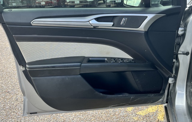 2020 Ford Fusion SE photo 13