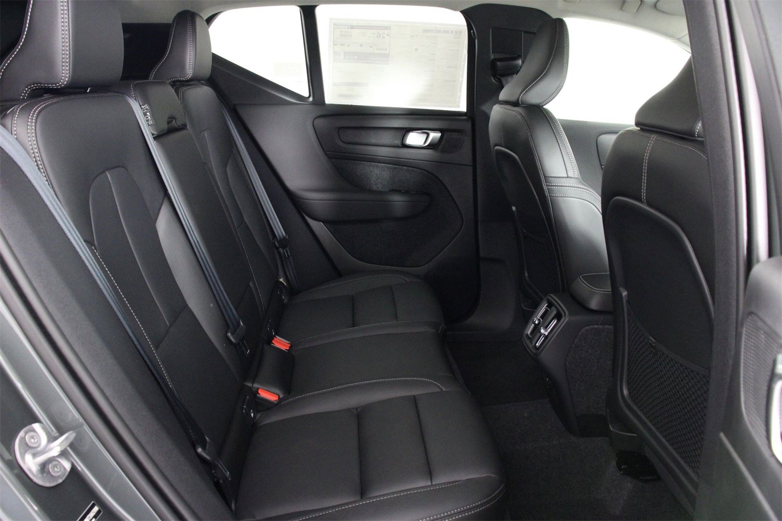 2026 Volvo XC40 photo 7