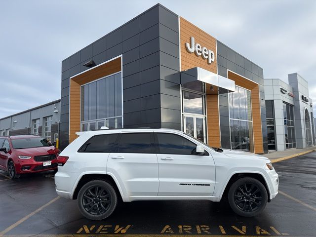 2017 Jeep Grand Cherokee Altitude's photo