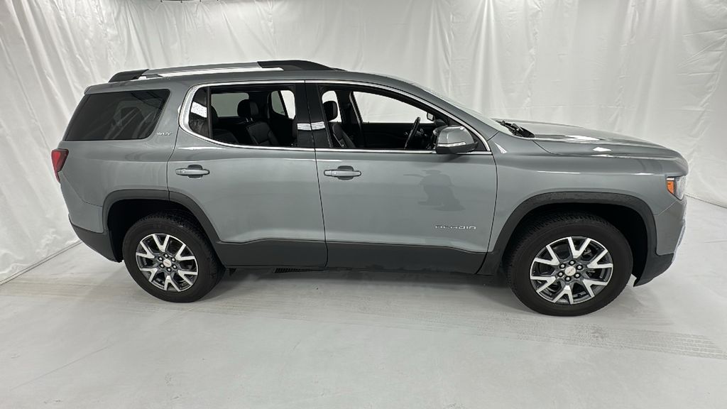 2023 Gmc Acadia SLT photo 2