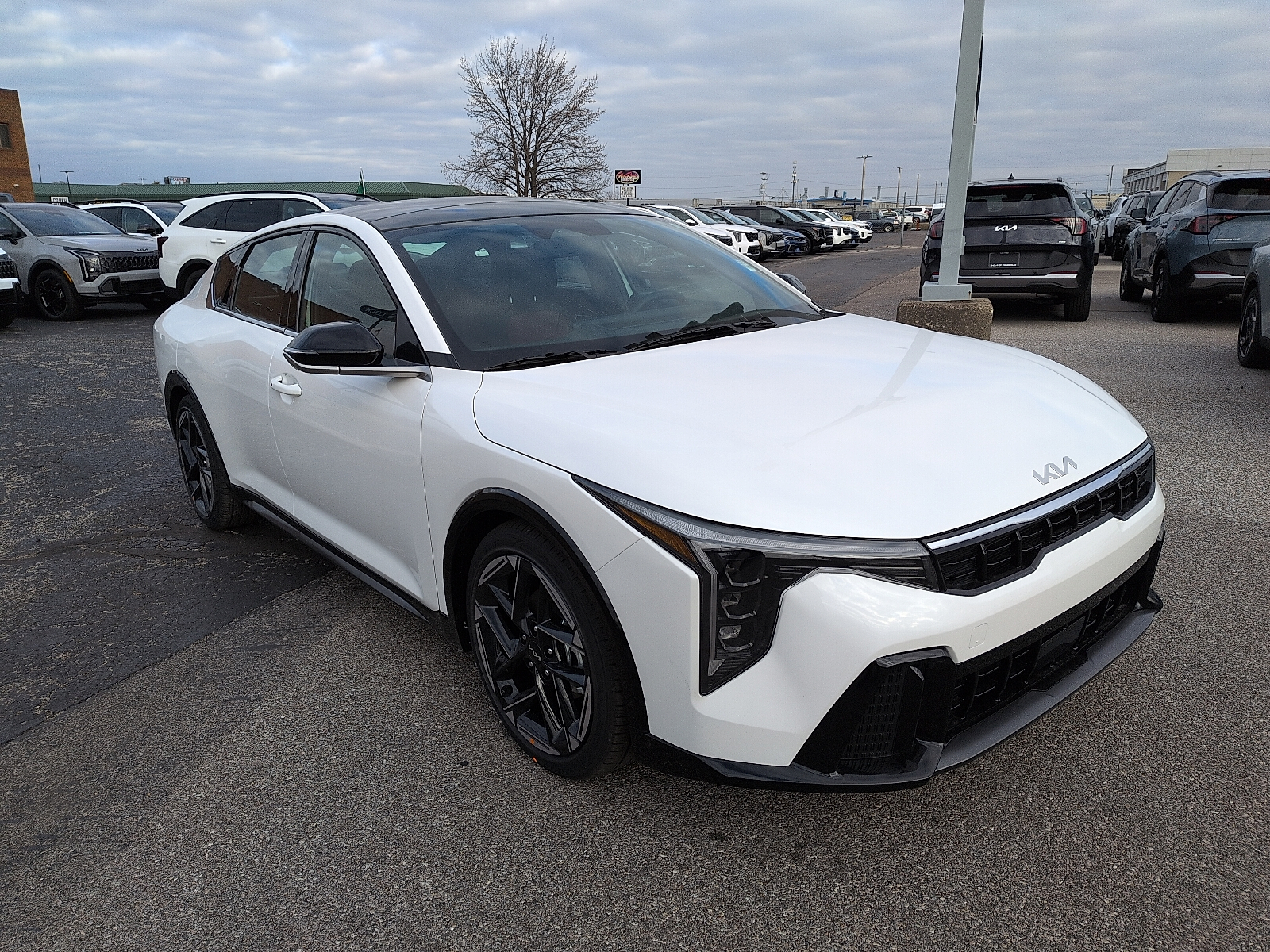 2025 Kia K4 GT-Line's photo