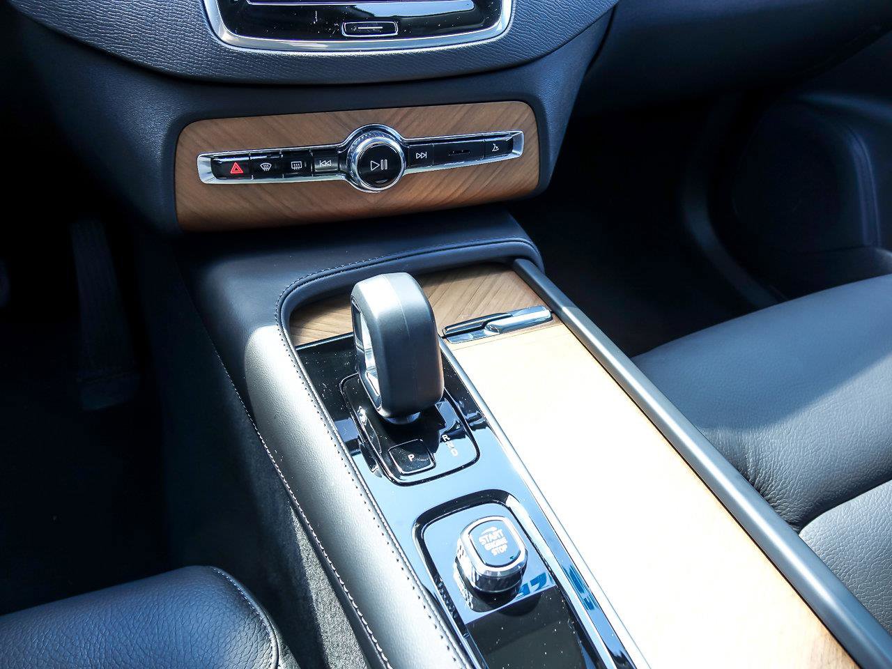 2024 VOLVO XC90 - Image 26