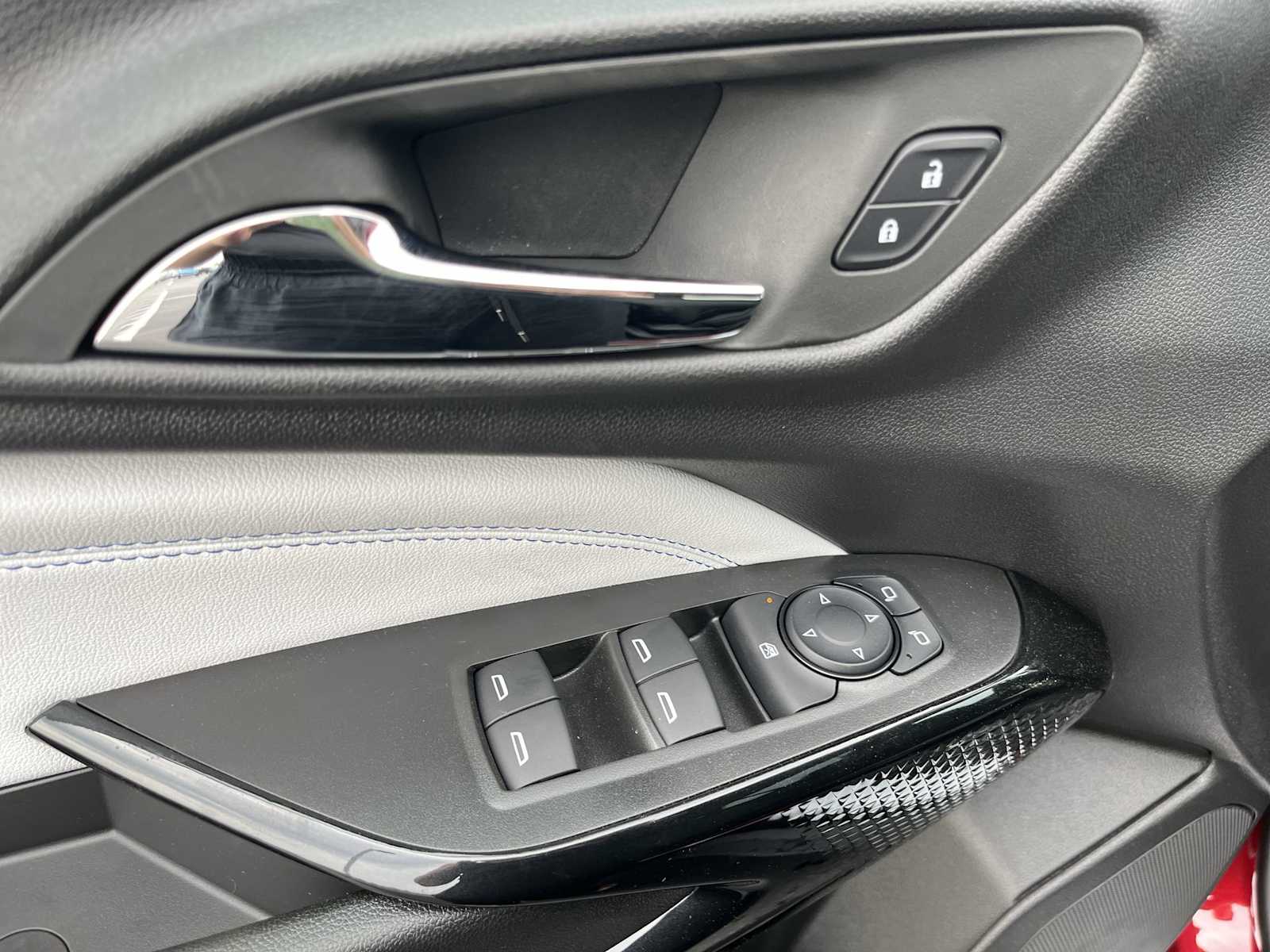 2025 Chevrolet Trax LT photo 13