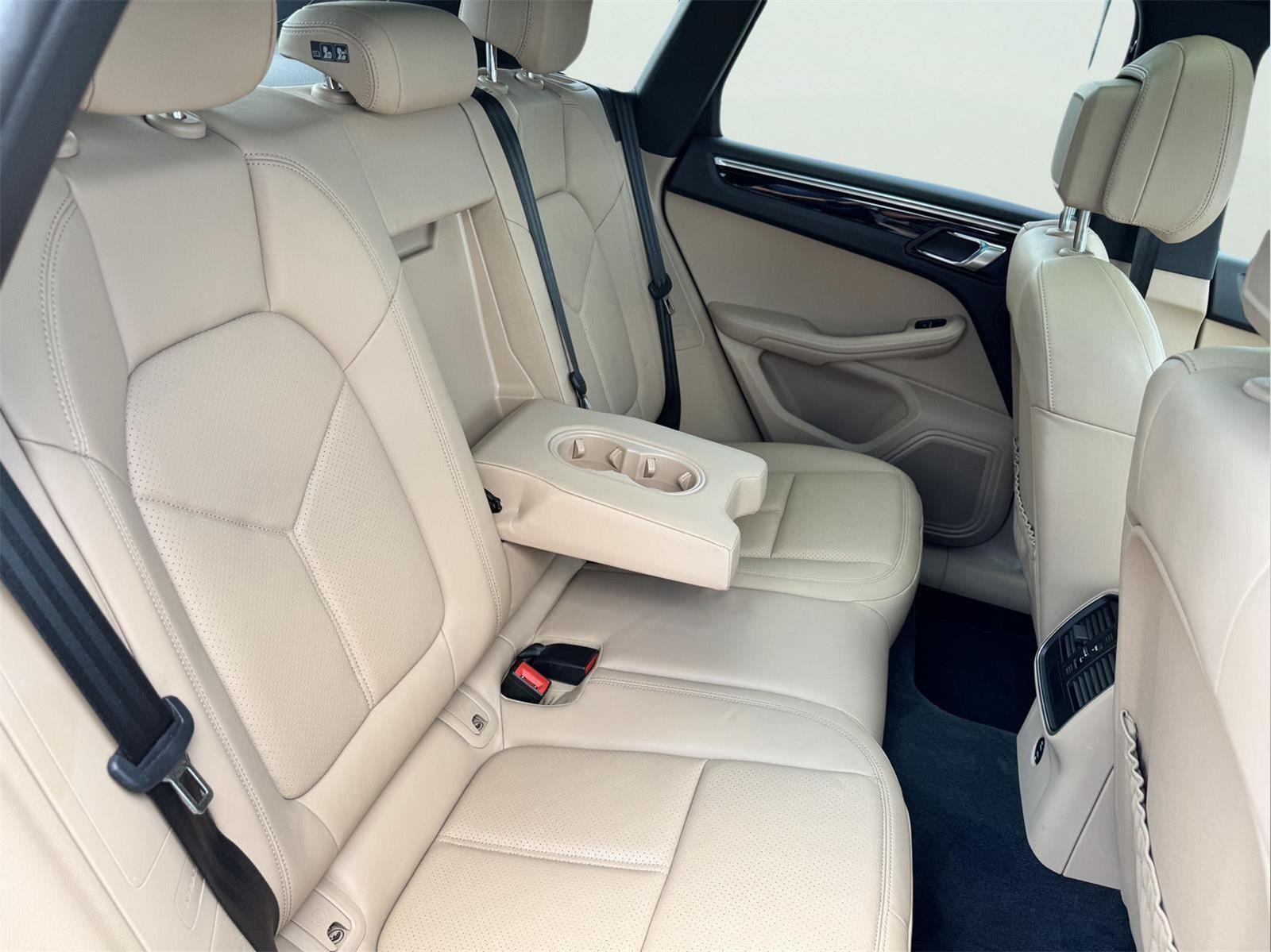 2021 Porsche Macan Base photo 30